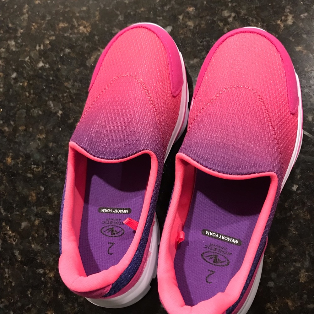 New without box girls sneakers